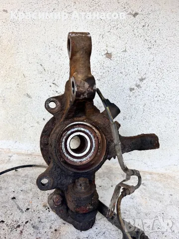 Шенкел главина преден десен за Тойота корола версо. 2.2 D-CAT. 177кс. 2006, снимка 3 - Части - 48852747