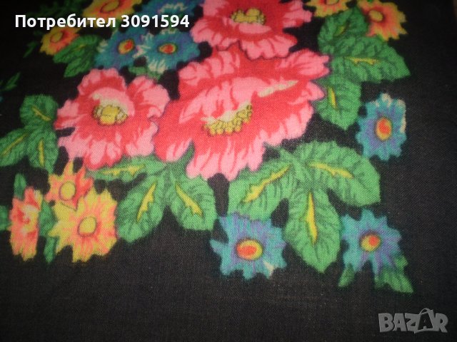 Винтидж Руски дамски голям квадратен черен шал на цветя, снимка 4 - Шалове - 37350177