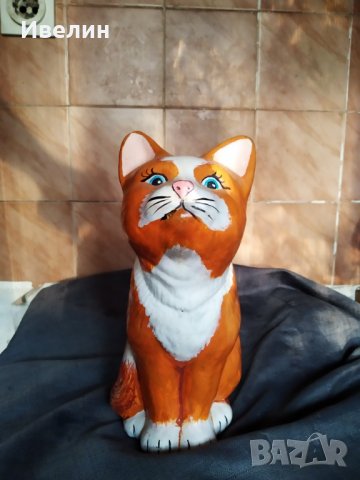 порцеланова статуетка-котка