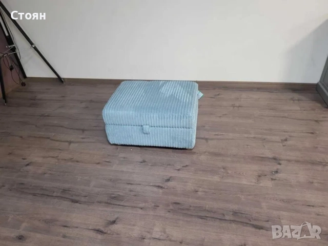 Синя табуретка от плат с функция ракла