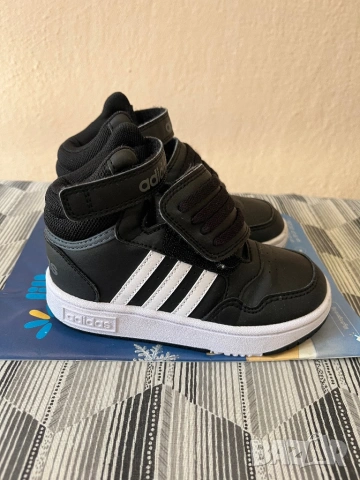 Adidas унисекс маратонки, снимка 4 - Детски маратонки - 54330952