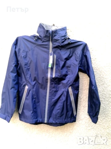 Продавам чисто ново дамско тъмносиньо водоустойчиво яке - мембрана Intuition