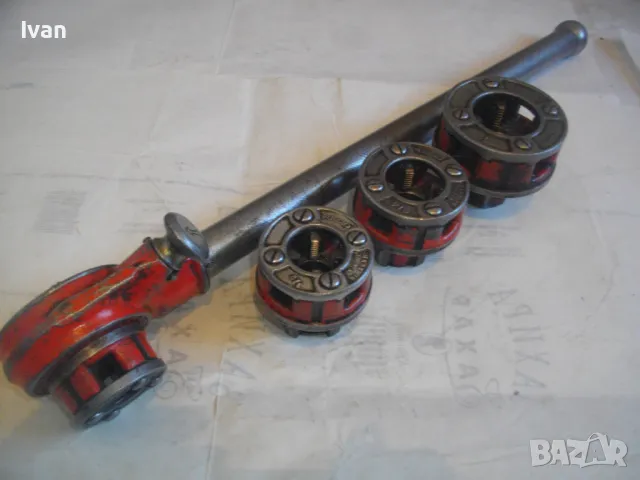 RIDGID MADE IN USA ПРОФЕСИОНАЛЕН РЕЗБОНАРЕЗЕН КОМПЛЕКТ ЗА РЕЗБИ ТРЪБИ 4ГЛАВИ ПАФТА ВИНТОРЕЗКА ПЛАШКА, снимка 16 - Други инструменти - 48048791