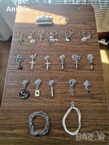 гердани гривни медалиони кличодържатели кръстове 