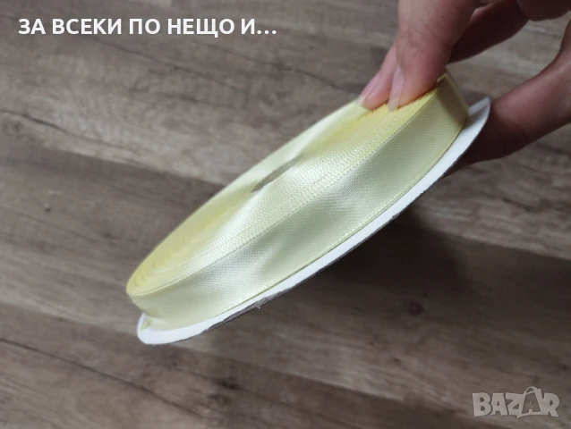 100 метра/ ролка Сатенена лента/ панделка бледо жълто, снимка 2 - Други - 50494286