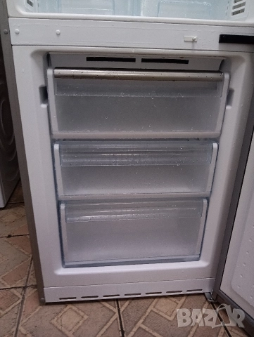 Иноксов комбиниран хладилник с фризер Бош Bosch Total No Frost с 2 години гаранция!, снимка 4 - Хладилници - 52579986