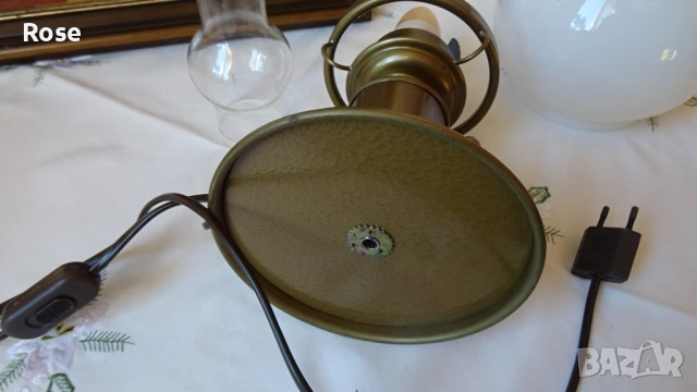 Винтидж настолна,  месингова лампа със стъклен аплик и шише в Рустик стил, снимка 13 - Настолни лампи - 53090323