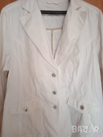 Бяло сако Jessica , снимка 3 - Сака - 42859851