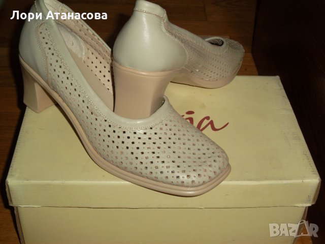 Свеж цвят и класическа визия с дамски обувки на среден ток с перфорация, снимка 5 - Дамски обувки на ток - 30408823