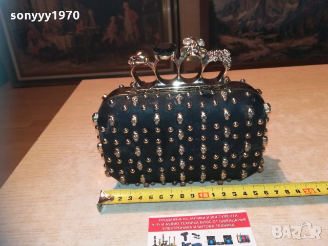 КУЛТОВА чанта/бокс с много черепи-внос германия 0203210804, снимка 8 - Колекции - 32007771