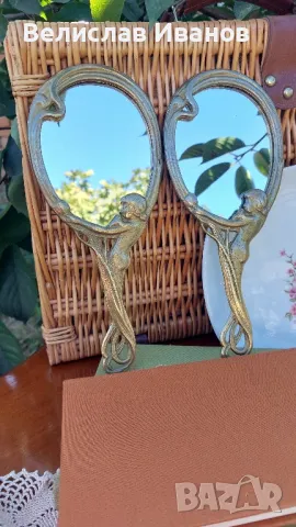 2 броя винтидж месингови огледалца в перфектно състояние.