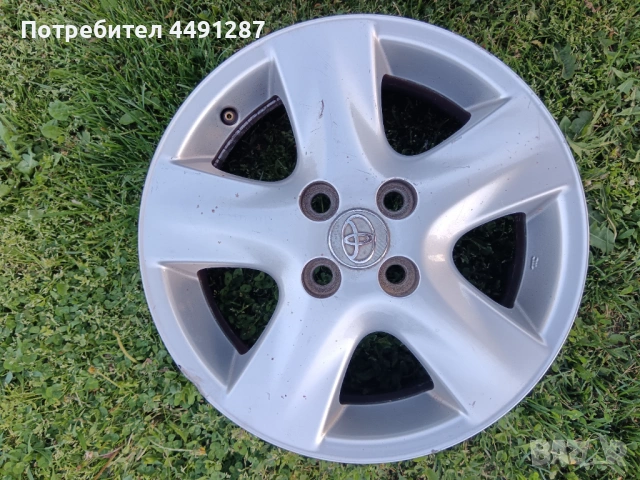 Toyota Yaris 15, снимка 3 - Гуми и джанти - 54334442