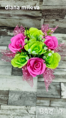 Кашпа с рози от креп хартия!, снимка 3 - Декорация за дома - 53001992