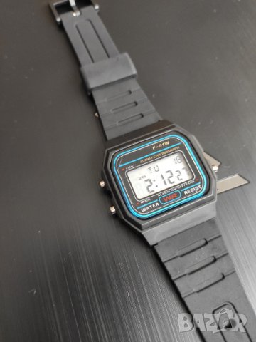 Нов електронен часовник с класическа форма ретро класика черен хронометър дата спортен, снимка 4 - Други - 11843449