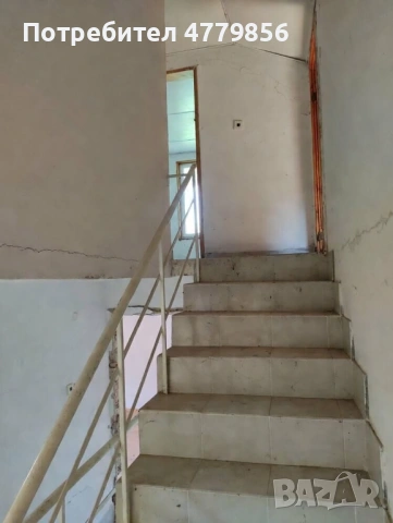 Триетажна къща с двор. За ремонт. село Могила, снимка 4 - Вили - 54001691