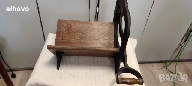 Стара масивна гилотина