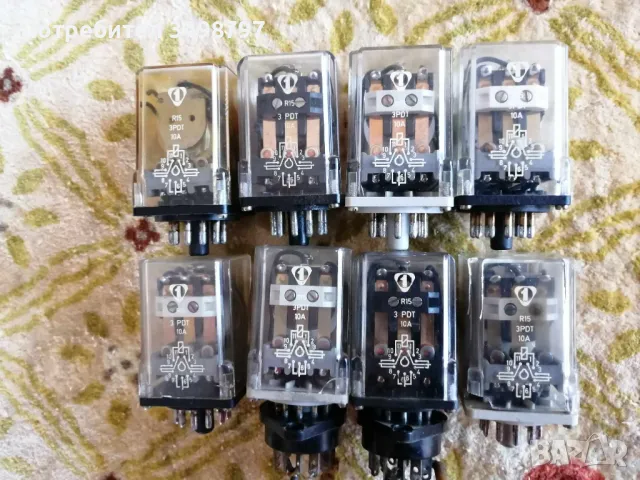 8 Релета R15-3PDT 10A за 14 лева