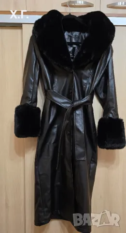 Дълго палто от еко кожа с пух на яката и ръкавите