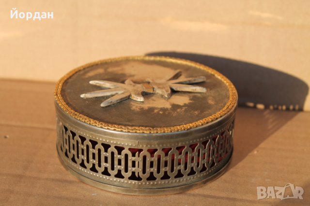 Посребрена кутия за бижута 