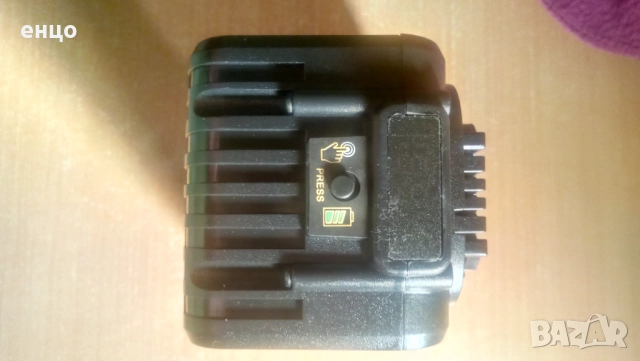 Продавам Dewalt 9ah литиево йонна батерия, снимка 2 - Бормашини - 52092735