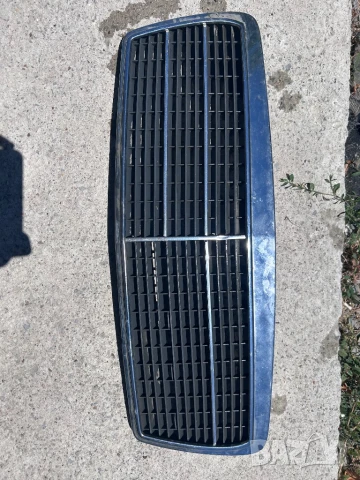 Решетка преден капак мерцедес Е класа очиларка до 1999 година w210 2108880023
