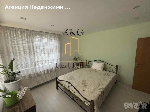 Два етажа от триетажна къща със самостоятелен вход , снимка 2 - Къщи - 51523303