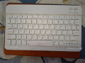 Продавам нова клавиатура за таблет., снимка 1