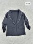 Черно елегантно сако с нежни камъчета ! Размери -4г.6г.8г.10г.12г.14г. Цена -38 лв