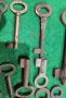 Лот стари бронзови и железни ключове, снимка 4