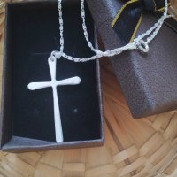Нов, сребърен ланец с масивен кръст. В подаръчна кутия, снимка 1 - Колиета, медальони, синджири - 42089839