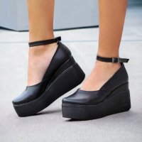 Обувки на платформа - черна кожа с черно ходило - 125K, снимка 1 - Дамски ежедневни обувки - 34008379