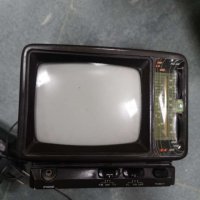 Осака - Япония - 5,5" черно-бял телевизор с AM/FM радио 1401, снимка 2 - Плейъри, домашно кино, прожектори - 38979192