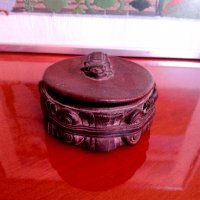 Ретро кутийка от естествена кожа. , снимка 1 - Антикварни и старинни предмети - 36684058