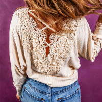 Дамска блуза в бежово с дълъг ръкав и ефектен гръб с бродерия, снимка 4 - Блузи с дълъг ръкав и пуловери - 44568555
