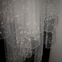 Сватбена рокля и Воал-оригинални от колекцията на Demetrios, снимка 15 - Сватбени рокли - 29671623