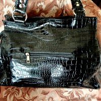 Голяма черна лачена дамска чанта. , снимка 2 - Чанти - 39525373