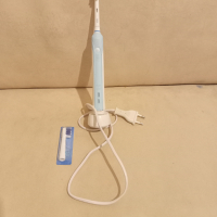 Електрическа четка за зъби с приставка Oral-B, снимка 1 - Други - 44533032