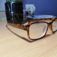 Модерни нови очила, снимка 2 - Слънчеви и диоптрични очила - 30761463