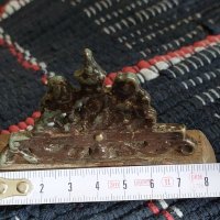 Стар бронзов орнамент с лъвове върху дърво, снимка 4 - Антикварни и старинни предмети - 42302885