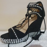 Черни платформи , снимка 2 - Дамски обувки на ток - 30007172