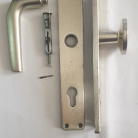 Дръжки алуминиеви в идеално здраво състояние за брава деветка., снимка 1 - Входни врати - 44775935