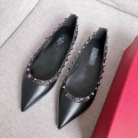 Valentino rockstud, снимка 1 - Дамски елегантни обувки - 42666705