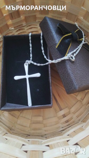 Нов, сребърен ланец с масивен кръст. В подаръчна кутия, снимка 1