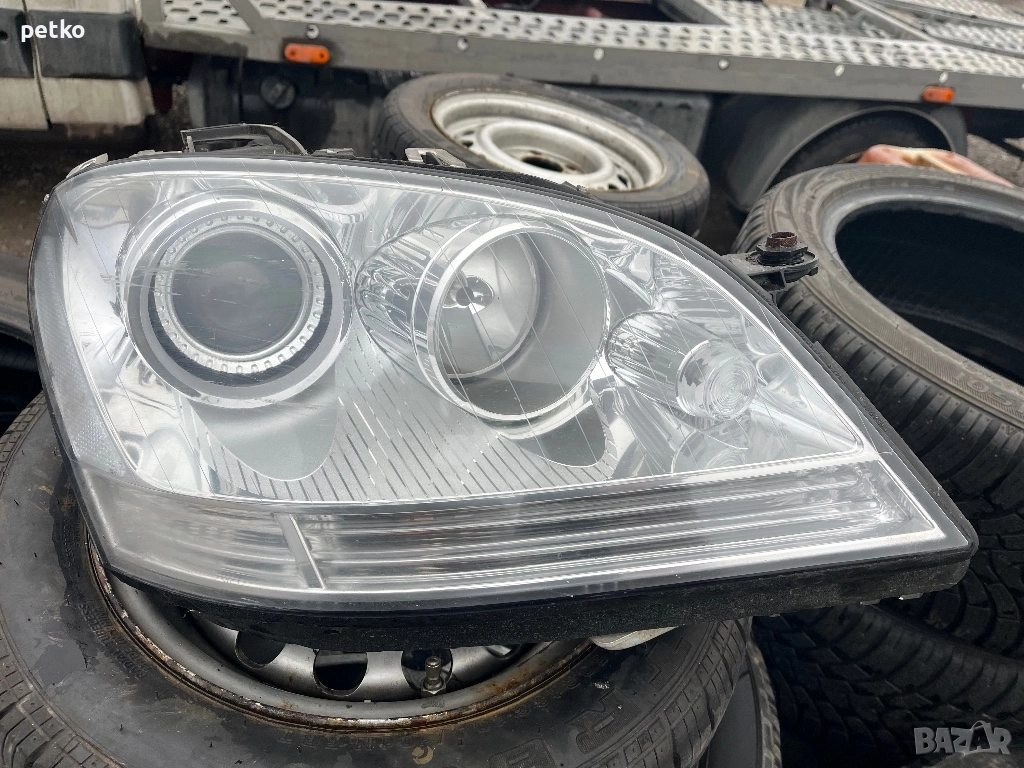 Продавам десен фар за мл 2006-2011, снимка 1