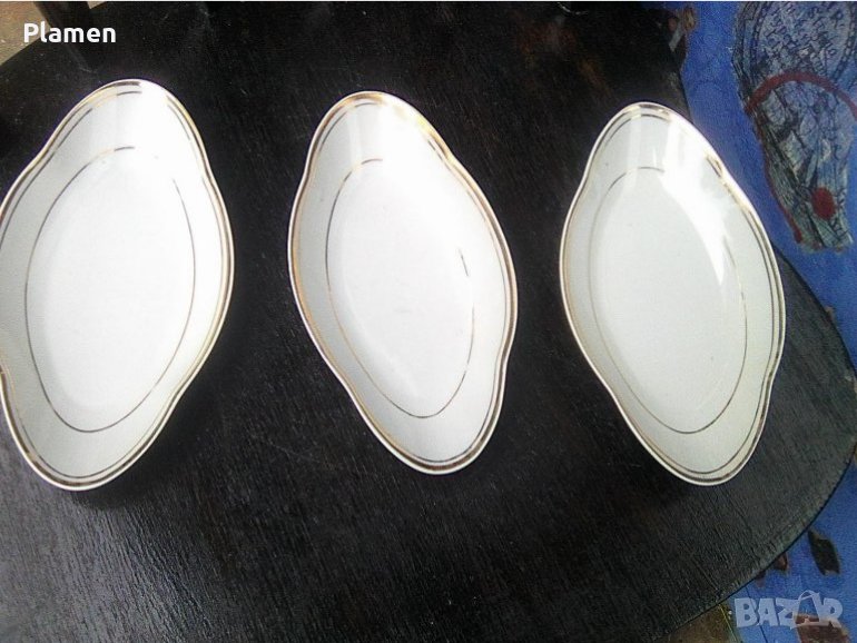 Старо българско порцеланово плато и три малки плата на завод Изида в град Елин Пелин, снимка 1