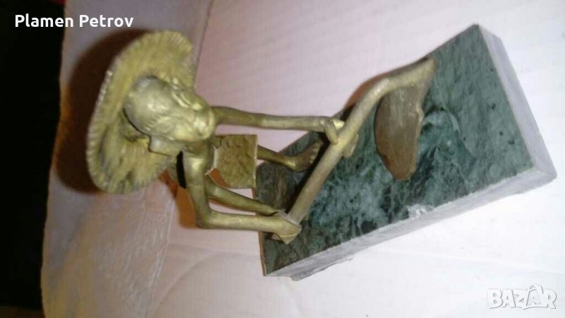 Статуетка , снимка 1