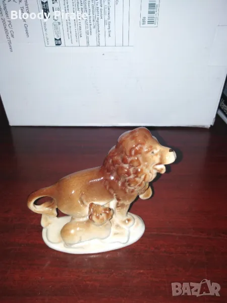 старинна фигура на лъв порцеланова , снимка 1