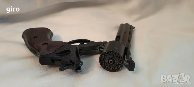 Колекционерски револвер с капси – реплика на Colt Python Magnum .357, снимка 6 - Колекции - 56112820