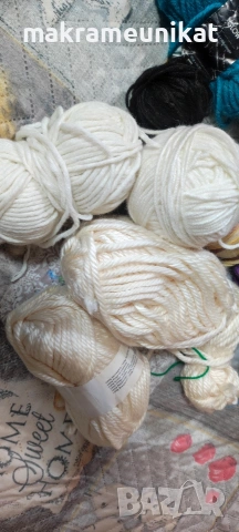 Продавам 2кг дебела прежда, различни цветове, снимка 2 - Други - 44863158