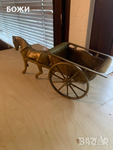 Декоративна месингова карета с конска тяга, 20-те години на 20-ти век, снимка 2 - Антикварни и старинни предмети - 51950505